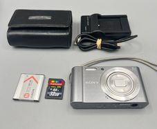 Sony Cyber-shot DSC-W810 20MP Digital Camera Silver - Full Kit - 32GB SD