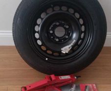 Dunlop 185/65R15 spare wheel with jack and brace