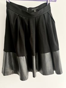 Banana Republic pleated flare faux leather hem skirt with pockets Size 4 petite/ S/ UK 10 Black