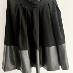 Banana Republic pleated flare faux leather hem skirt with pockets Size 4 petite/ S/ UK 10 Black