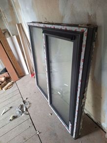 Munster Joinery Triple-Glazed Frosted Window