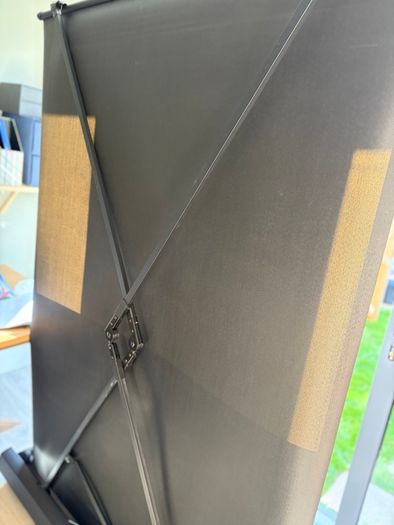 Projector screen