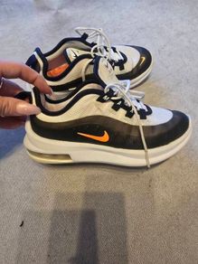 Nikes size 12,5 junior