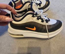 Nikes size 12,5 junior