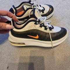 Nikes size 12,5 junior