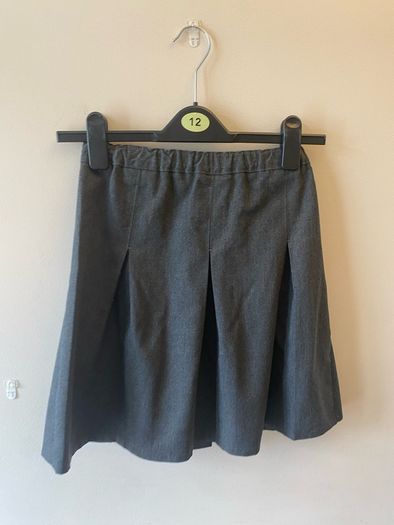 Dunnes grey skirt (as new) age 8-9