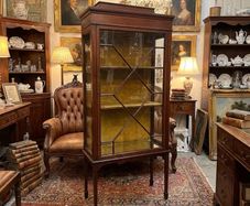 Very nice quality glass cabinet.