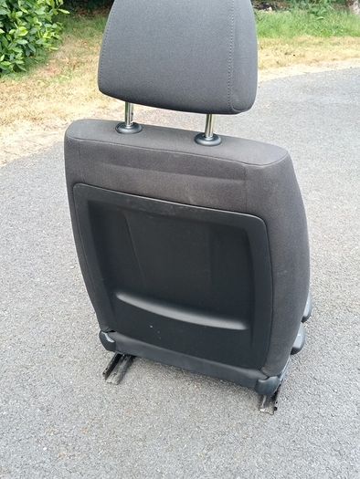 BMW 3 Series standard front passenger seat. (left and right seat available, sold separately)