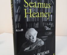 100 Poems by Seamus Heaney (PT156)