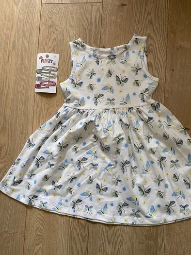 Girls dress and hair clips