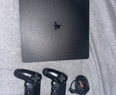 Playstation 4 Slim 1TB + 2 Controllers & power plug