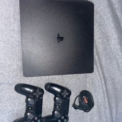 Playstation 4 Slim 1TB + 2 Controllers & power plug