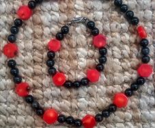 Coral and onyx bracelet and necklace set with 925 sterling silver clasp