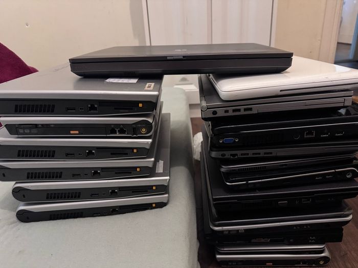 19 laptops for parts or repair
