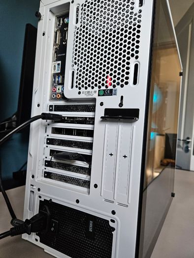 Gaming PC - RTX 2080 / i7-9700K - Fresh Windows 11 Install - Excellent Condition
