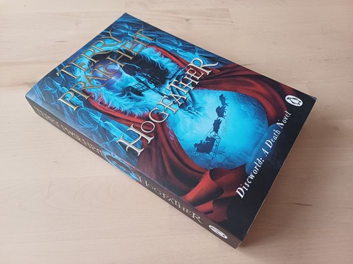 Hogfather by Terry Pratchett (A Christmas Discworld Fantasy Paperback 2022)