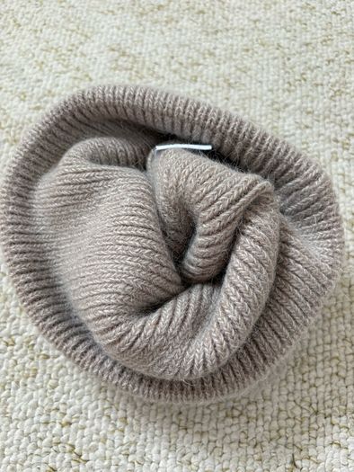 Ganni hat /