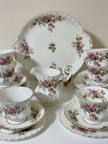Royal Albert 20 pc moss rose tea set
