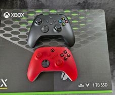 Xbox Series X 1tb - 2 Controllers - Games