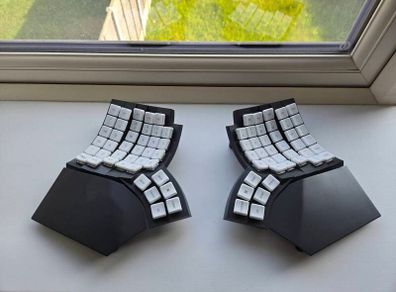 Unused MoErgo Glove80 keyboard, the ultimate ergonomic keyboard