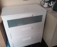chest of drawers
