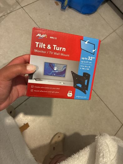 Up to 32 inch Tv / Monitor mount free for collection from Greystones