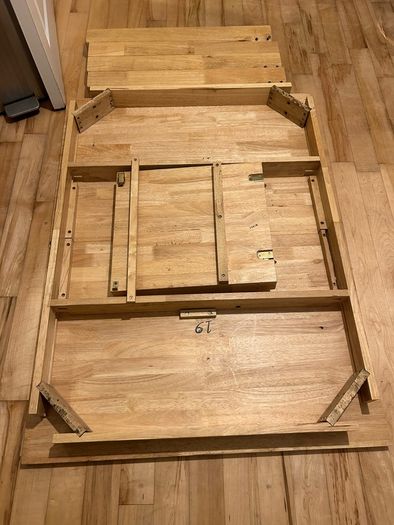 Extendable dining table and four chairs
