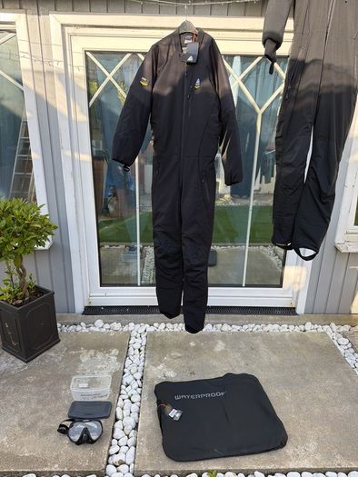 Drysuit under suit