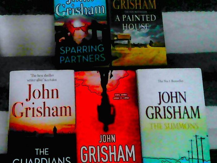 5 John Grisham Books 4 euro