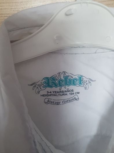 White shirt fits 3 /4years