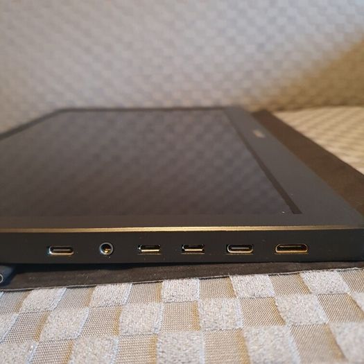 Portable monitor Touchscreen type c  and HDMI with integrated speakers