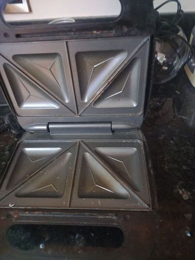 Sandwich maker