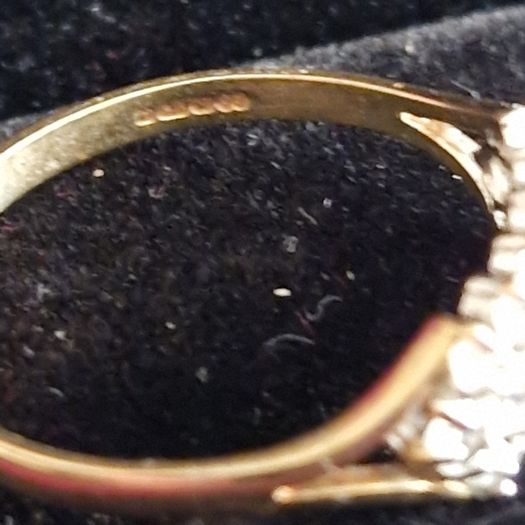 9ct gold cz ring
