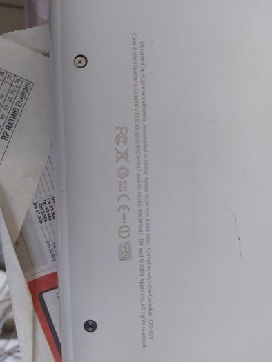 Vintage Apple MacBOOK, account password locked, in excellent cosmetic condition, excellent Battery