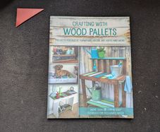 B00K_Crafting with Wood Pallets
