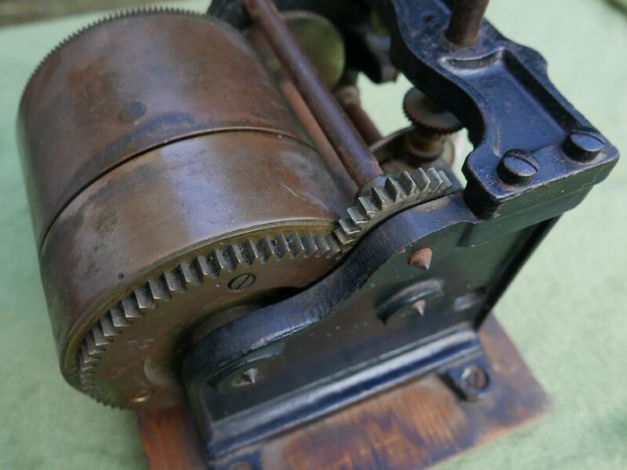 Antique Phonograph Motor - seems to work well