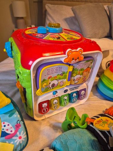 Baby / Newborn Toys Bundle  (0-1) including Little Tikes Crab & Vtech activity cube