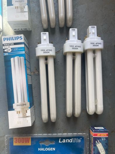 Selection of UNUSED light bulbs (Philips)
