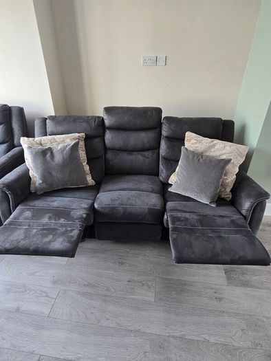 Recliner 3 seater and recliner 1 seater
