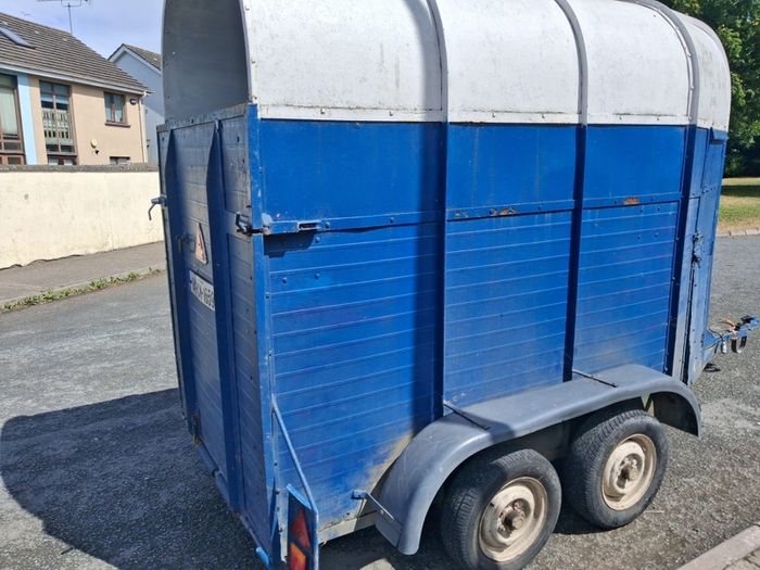 Double horsebox