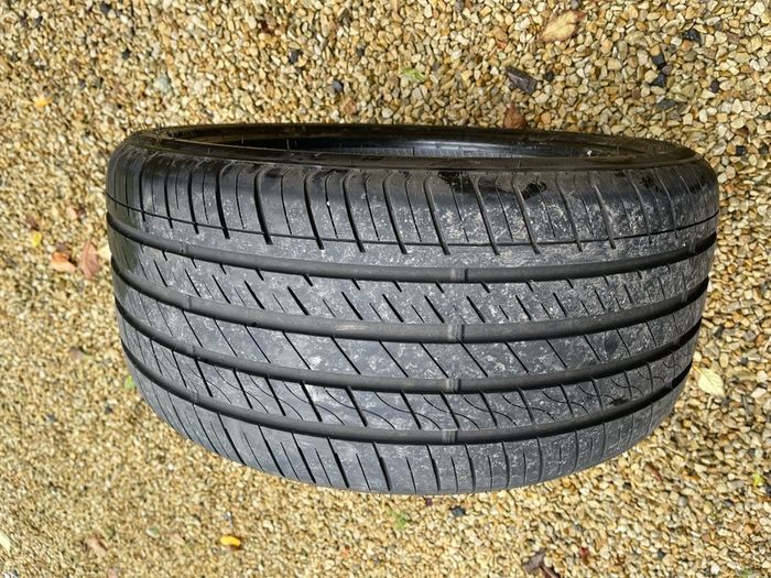 1x tyre 275/35/19