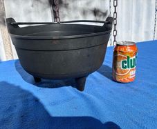 Black plastic flower pot