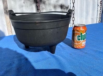Black plastic flower pot
