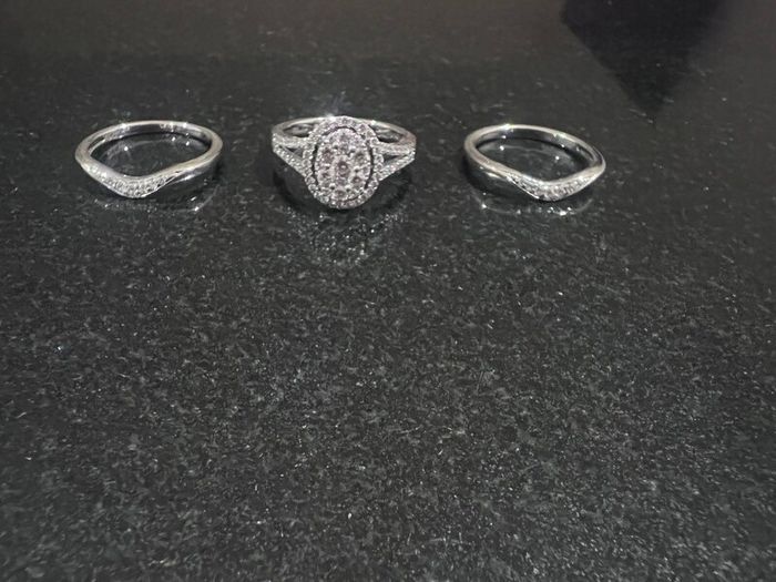 Wedding and engagement ring set valued at 4800