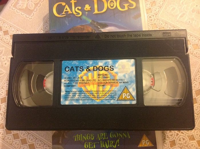Cats & Dogs.   Vhs Video.