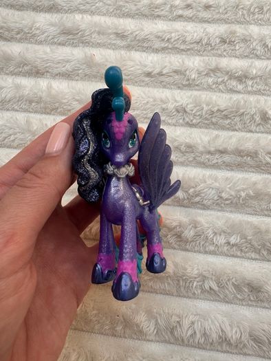 Spin Master Hatchimals Pixies Riders Black Glitter Lily and Seastallion Glider only approx. 9 cm. Used please see photos