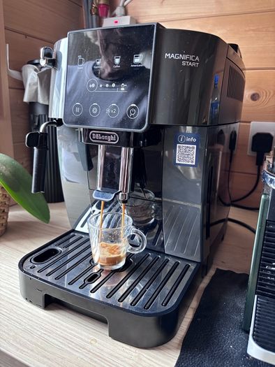 DeLonghi Magnifica Start Coffee Machine one Month Old