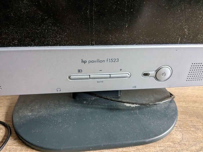 HP Pavilion Monitor F1523