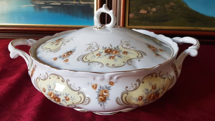 37 Piece Royal Albert September Song Gold Gilt Bone China Dinner Service / Set For 6 Person Setting Made In England Antique Rare And Hard To Find
