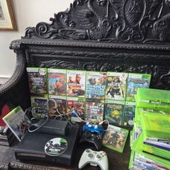 Xbox 360, 3 Controllers, 58 Games